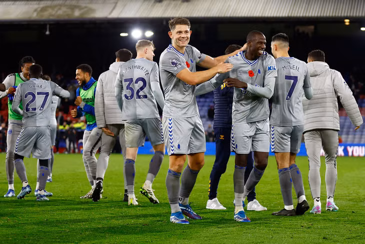 Everton đang chơi tốt nhưng vừa bị trừ 10 điểm