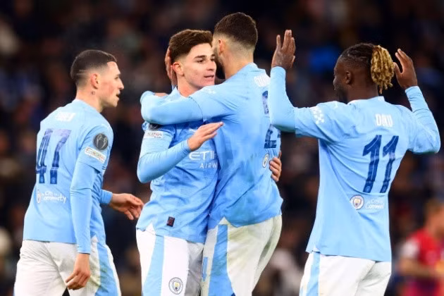 Manchester City không có đối thủ xứng tầm ở bảng G.