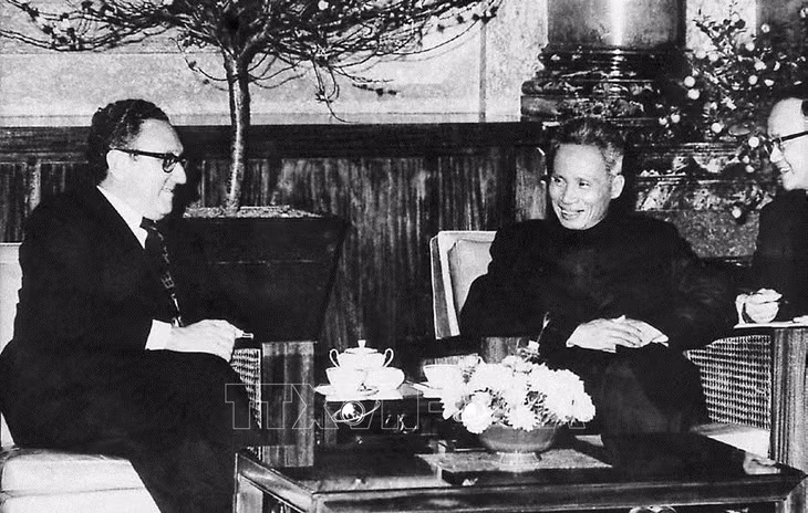 Thủ tướng Phạm Văn Đồng tiếp Cố vấn an ninh quốc gia Henry Kissinger ngày 10/02/1973. Ảnh tư liệu: TTXVN