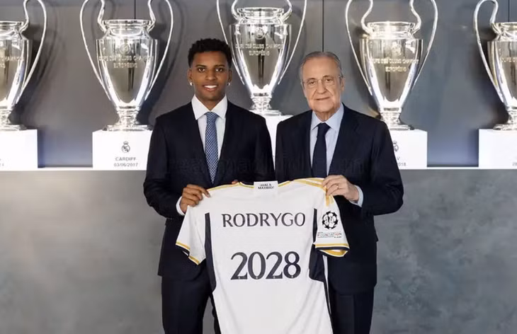 Rodrygo cam kết tương lai dâu dài với Real Madrid cùng bản hợp đồng mới. Ảnh: RMC