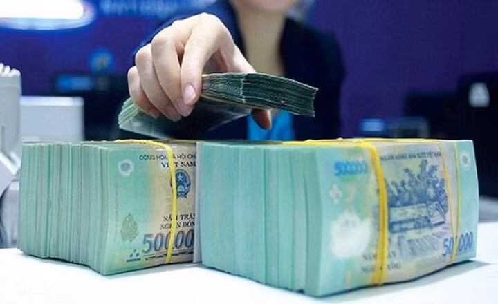 Lãi suất huy động giảm sâu (Ảnh: Baochinhphu.vn).