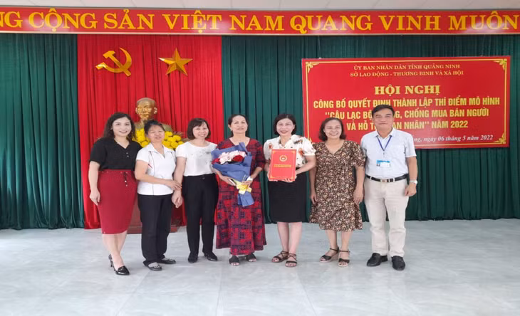 Lễ ra mắt CLB Phòng, chống mua bán người và hỗ trợ nạn nhân phường Hùng Thắng (TP Hạ Long). Ảnh đơn vị cung cấp