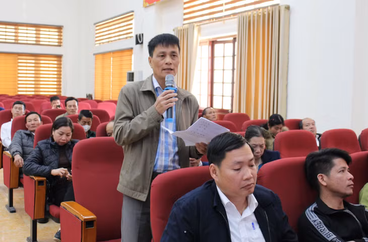 Các cử tri tham gia ý kiến tại hội nghị.