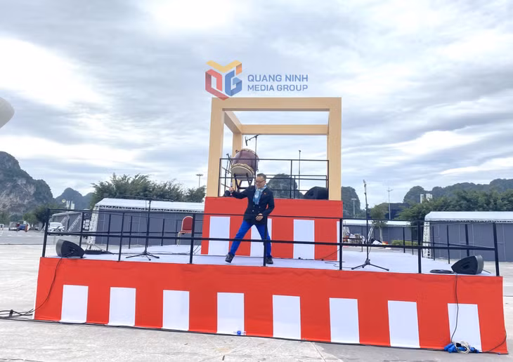 Nghệ sĩ Nhật Bản tập luyện cho các tiết mục khai mạc. 