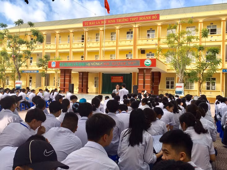 TP Hạ Long điều chuyển công năng của trụ sở Huyện ủy Hoành Bồ cũ thành Trường THPT Hoành Bồ, đáp ứng yêu cầu dạy và học.