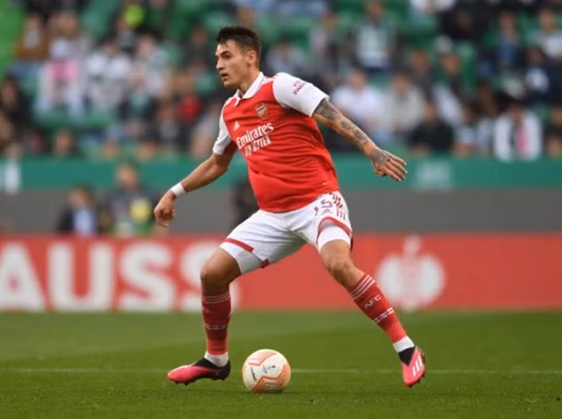 Kiwior không muốn rời Arsenal.