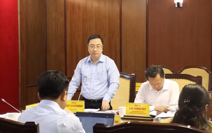 Đồng chí Đặng Xuân Phương, Phó Bí thư Tỉnh ủy, phát biểu tại hội nghị.