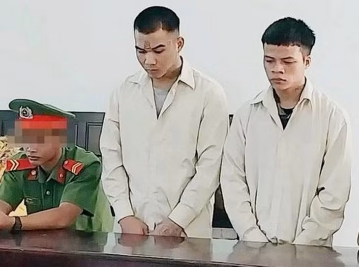 Bị cáo Rah Lan Đê và Siu Khăp tại phiên tòa (Ảnh: T.S)