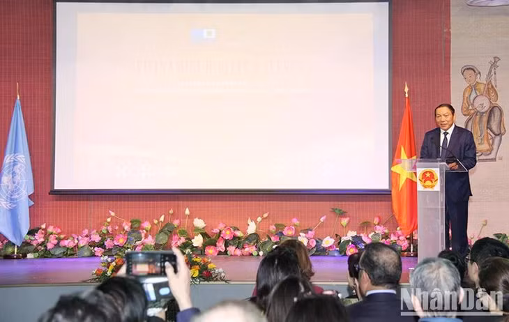 Bộ trưởng Nguyễn Văn Hùng khẳng định, Việt Nam sẵn sàng trao đổi, chia sẻ kinh nghiệm, chuyên môn cùng các quốc gia trên thế giới để đẩy mạnh công tác bảo tồn, phát huy giá trị hệ thống các di sản thế giới không chỉ trong khu vực mà trên toàn thế giới. (Ảnh: KHẢI HOÀN)
