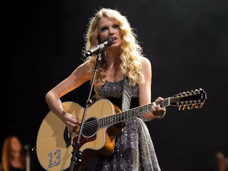 Taylor Swift giỏi kiếm tiền từ năm 16 tuổi.