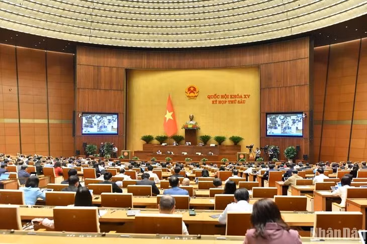 Quang cảnh phiên thảo luận ở hội trường ngày 20/11. (Ảnh: ĐĂNG KHOA)