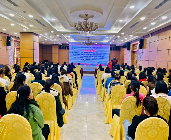 Hội LHPN tỉnh tổ chức tập huấn kiến thức bình đẳng giới, phòng chống xâm hại đối với phụ nữ và trẻ em tháng 10/2023.