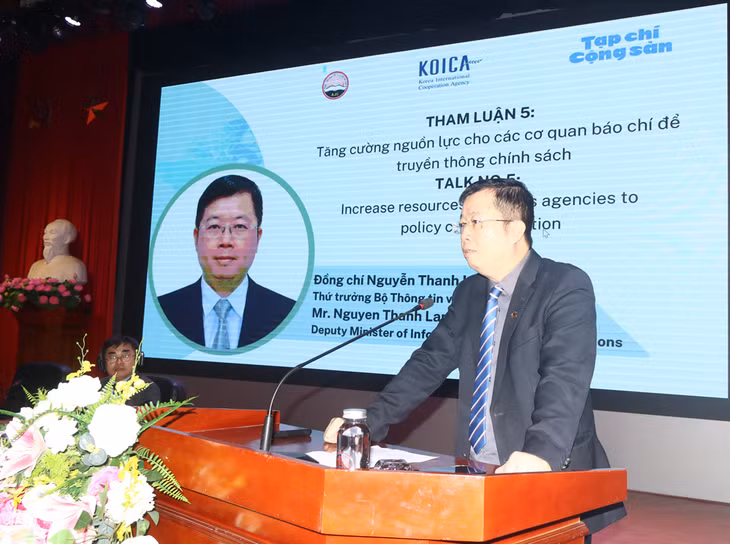 Đồng chí Nguyễn Thanh Lâm, Thứ trưởng Bộ Thông tin và Truyền thông tham luận với chủ đề “Tăng cường nguồn lực cho các cơ quan báo chí để truyền thông chính sách”.