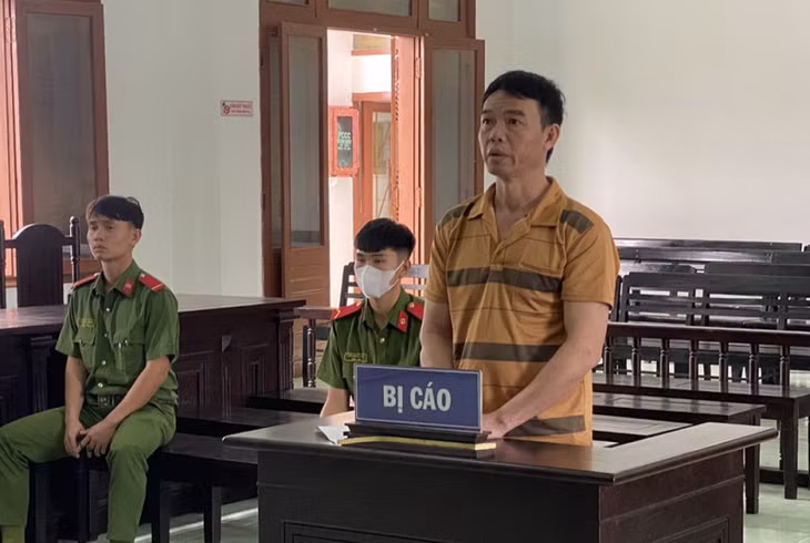 Bị cáo Nguyễn Văn Hùng tại phiên tòa sơ thẩm. Ảnh: Thế Minh