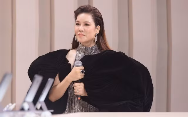 Thu Phương tự nhận mình tụt hậu khi tham gia Chị đẹp đạp gió rẽ sóng 2023.