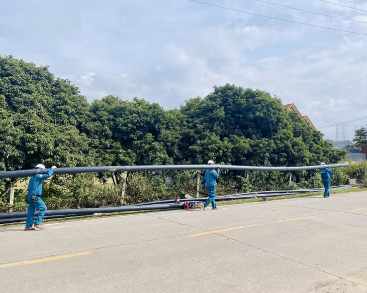 Toàn bộ tuyến ống từ nhà máy nước Miếu Hương (xã Bình Khê) đến trung tâm xã Tràng Lương có chiều dài xấp xỉ 8.000m.