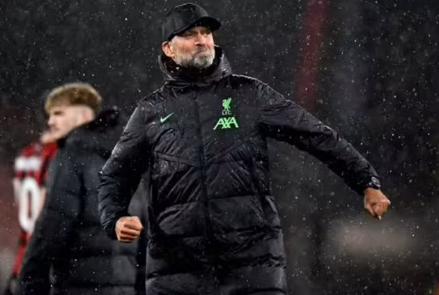 Klopp vui mừng sau chiến thắng của Liverpool.