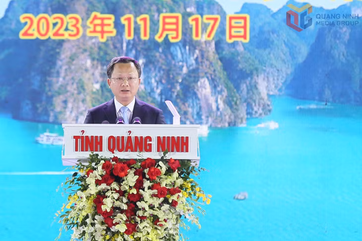 Đồng chí Cao Tường Huy, Quyền Chủ tịch UBND tỉnh phát biểu chào mừng.