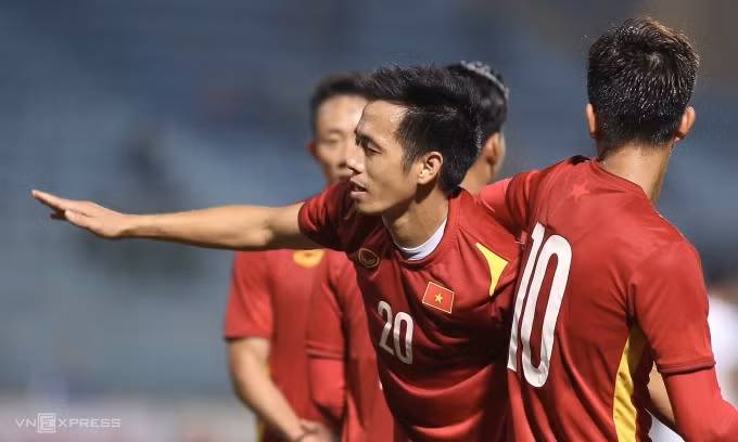 Nguyễn Văn Quyết ăn mừng khi ghi bàn giúp Việt Nam thắng Philippines 1-0 trong trận giao hữu trước AFF Cup 2022. Ảnh: Lâm Thoả