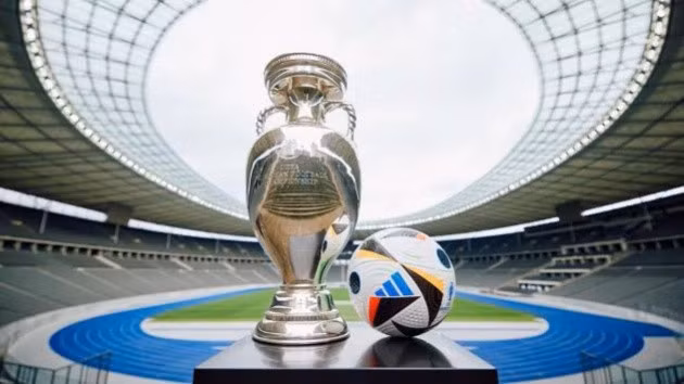 Trái bóng FUSSBALLLIEBE chính thức được ra mắt.