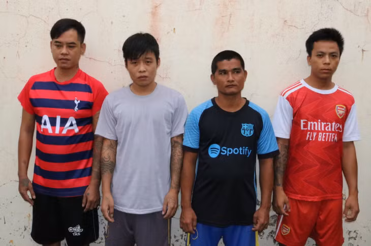 Các bị can Hà Ngọc Thương, Huỳnh Huy Hoàng, Lê Văn Đặng và Nguyễn Văn Hùng (từ trái sang) tại cơ quan Công an