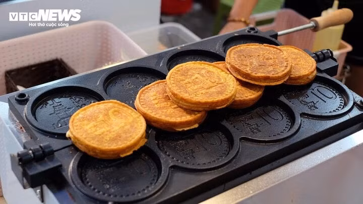 Bánh đồng xu phô mai là một mặt hàng theo trend điển hình xong thị trường hiện nay của ngành kinh doanh F&amp;B.
