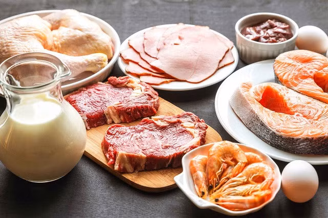 Thực phẩm giàu protein ngăn ngừa rụng tóc và kích thích mọc tóc.