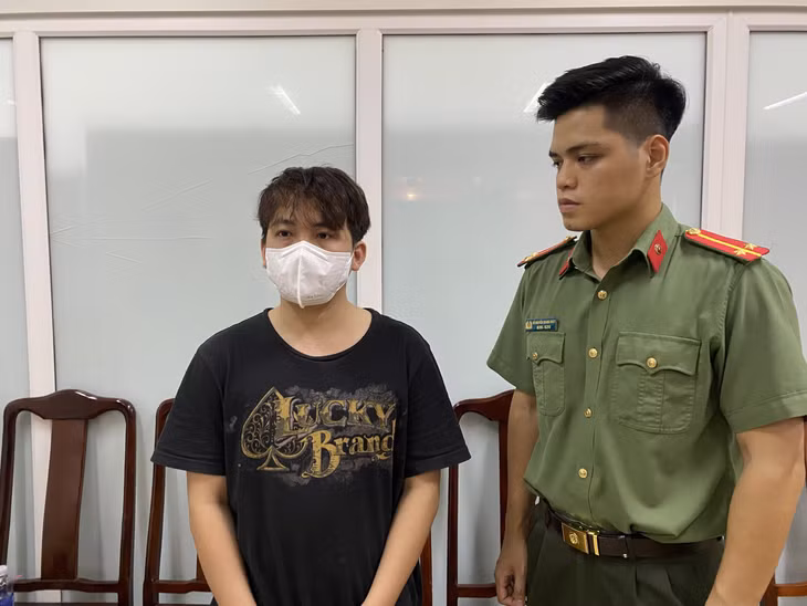 Đối tượng Nguyễn Nhật Trường (trái). Ảnh CACC