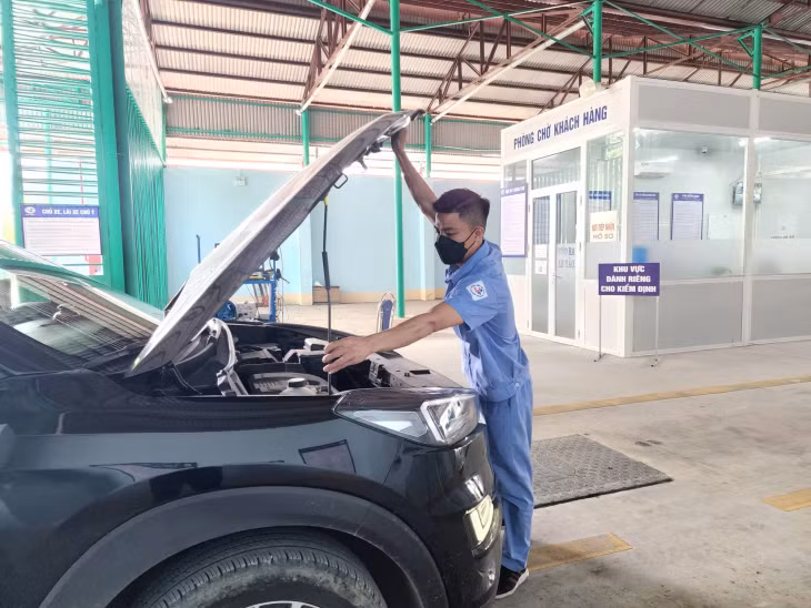 Các đơn vị kiểm định, kiểm tra, chứng nhận an toàn kỹ thuật và bảo vệ môi trường cho phương tiện có trách nhiệm thực hiện tạo lập, cập nhật dữ liệu đăng kiểm phương tiện.