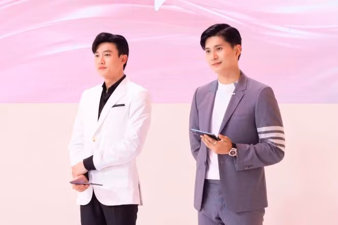 Quốc Trường và Lâm Bảo Châu xuất hiện trong tập 1.