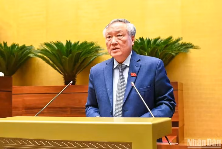 Chánh án Tòa án nhân dân tối cao Nguyễn Hòa Bình báo cáo công tác của tòa án nhân dân năm 2023 tại phiên họp sáng 21/11. (Ảnh: DUY LINH)