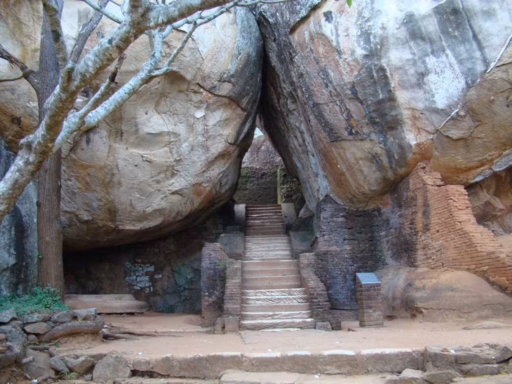 Pháo đài Sigiriya được UNESCO công nhận là Di sản Thế giới vào năm 1982, vì thế được bảo vệ khá nghiêm ngặt. Ảnh: Cao Tac