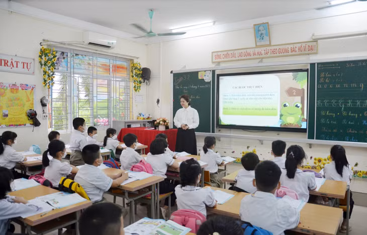 Tiết học của cô và trò Trường TH-THCS Hùng Thắng (TP Hạ Long).