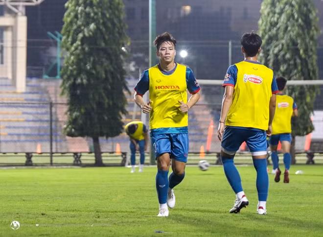 Trung vệ Quế Ngọc Hải trở lại tập luyện sau khoảng 1 tháng nghỉ phục hồi chấn thương. Ảnh: VFF