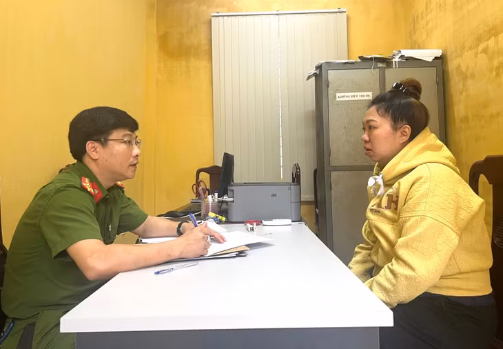 Đối tượng Nguyễn Thị Hương tại cơ quan Công an.