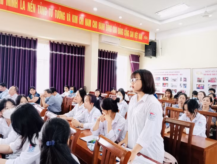 Học sinh TP Hạ Long tham gia hội thảo chia sẻ kinh nghiệm phòng, chống quấy rối, xâm hại tình dục cho phụ nữ và trẻ em do Sở LĐ-TB&amp;XH tổ chức.