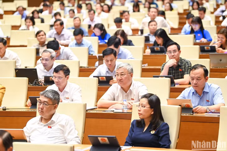 Các đại biểu Quốc hội dự phiên chất vấn, chiều 6/11. (Ảnh: DUY LINH)
