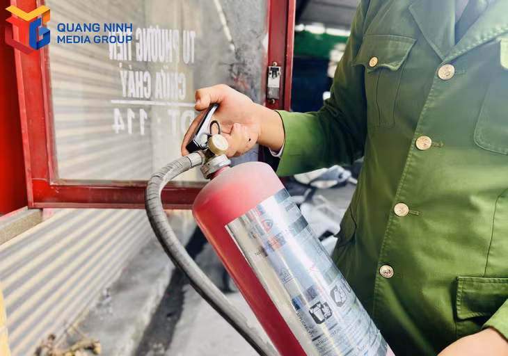 Bình chữa cháy đã hết hạn sử dụng.