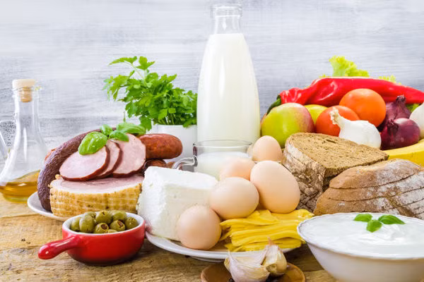 Một chế độ ăn khoa học, đủ dinh dưỡng sẽ giúp hệ miễn dịch làm tốt nhiệm vụ của mình chống lại các mầm bệnh.