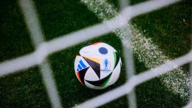 FUSSBALLLIEBE được làm từ nguyên liệu tái chế.