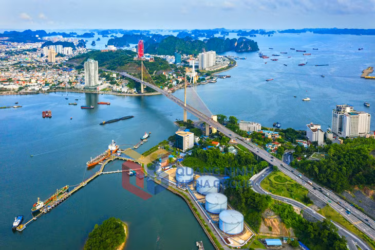 2023-11_Cầu Bãi Cháy nối đôi bờ Cửa Lục. Ảnh: Dương Văn Toàn