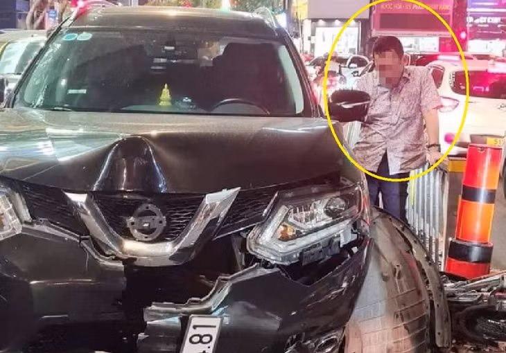 Người điều khiển xe ô tô có dấu hiệu say xỉn.