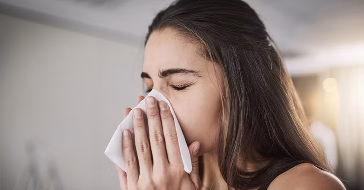 Liên hệ với bác sĩ nếu bạn bị cảm lạnh hoặc viêm phế quản mà triệu chứng không cải thiện (Ảnh: ST)