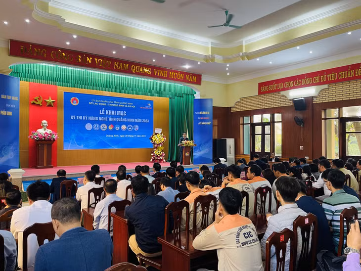 Quang cảnh lễ khai mạc.