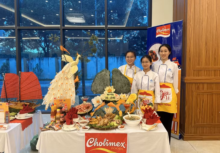 Phần thi Sứ giả ẩm thực Quảng Ninh của các thí sinh.
