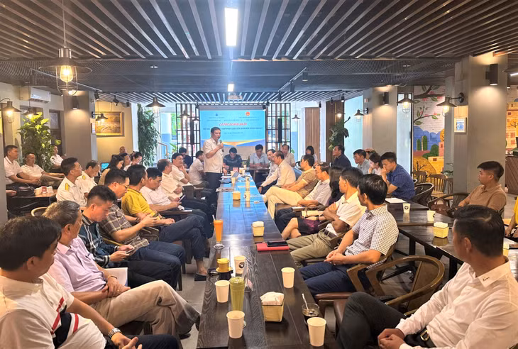 Lãnh đạo TP Móng Cái cũng thường xuyên tham gia Chương trình Cafe Doanh nhân cuối tuần để kịp thời chỉ đạo các phòng, ban, ngành, đơn vị triển khai các giải pháp tháo gỡ khó khăn, vướng mắc đối với doanh nghiệp