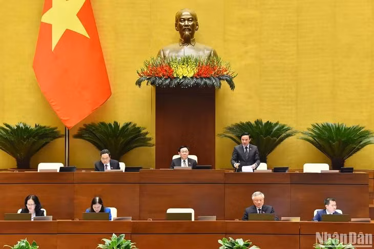 Phó Chủ tịch Quốc hội Nguyễn Khắc Định điều hành nội dung thảo luận về dự án Luật Tổ chức Tòa án nhân dân (sửa đổi) chiều 22/11. (Ảnh: THỦY NGUYÊN)