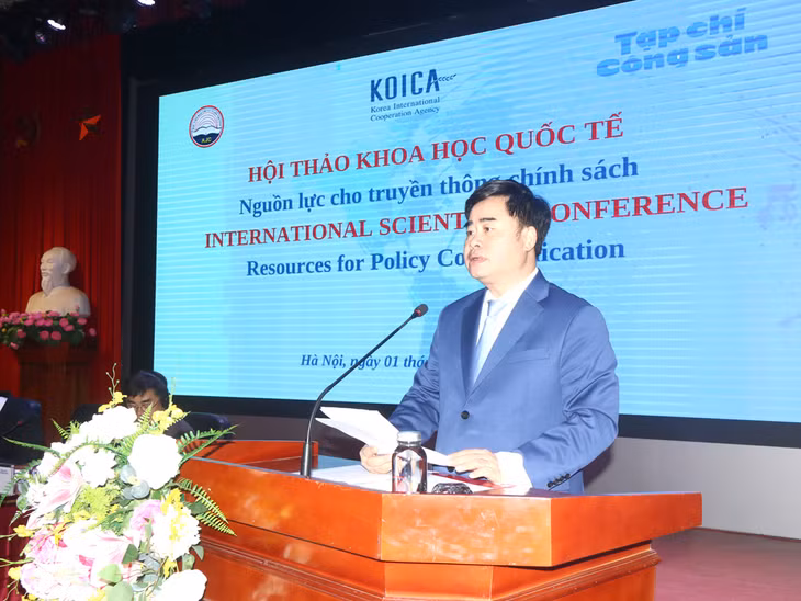 PGS,TS. Phạm Minh Tuấn, Phó Tổng biên tập Phụ trách Tạp chí Cộng sản phát biểu khai mạc Hội thảo.