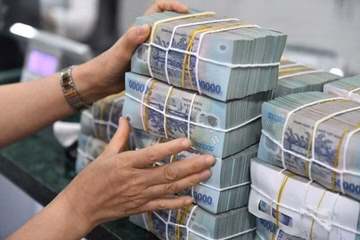Khi gửi tiết kiệm, khách hàng cần quan tâm đến độ uy tín của ngân hàng. (Ảnh minh họa)