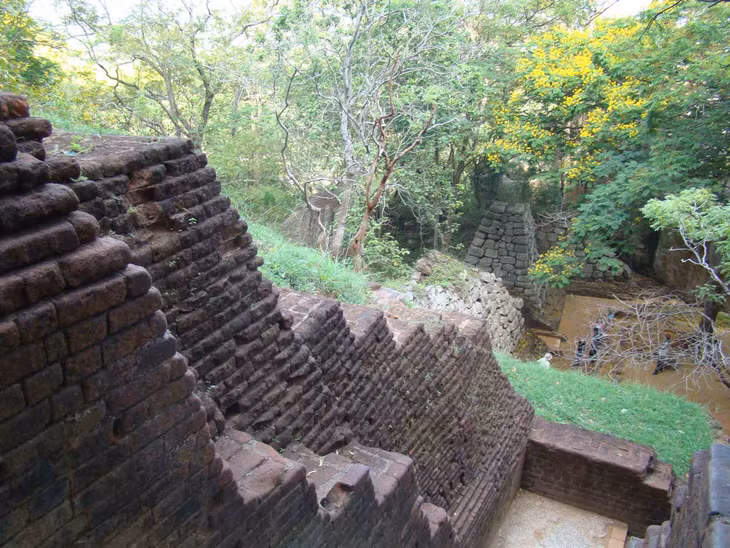 Bên cạnh pháo đài đá Sigiriya, các điểm đến không thể bỏ qua khi đến Sri Lanka là thủ đô Colombo, vườn quốc gia Yala, cố đô Anuradhapura và Polonnaruwa, đền Dambulla hay khu vực núi Ella. Ảnh: Cao Tac